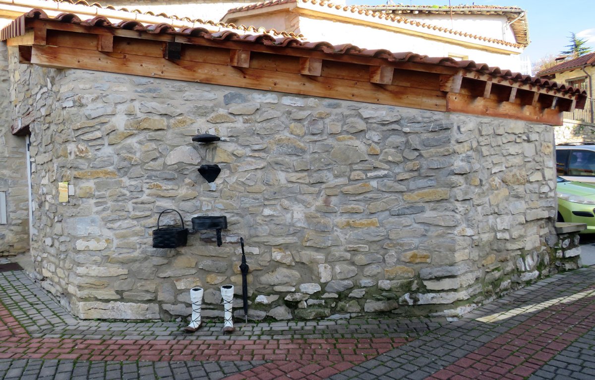 Etxea (Erregebidea 2), Langraiz Oka-Iruña Oka