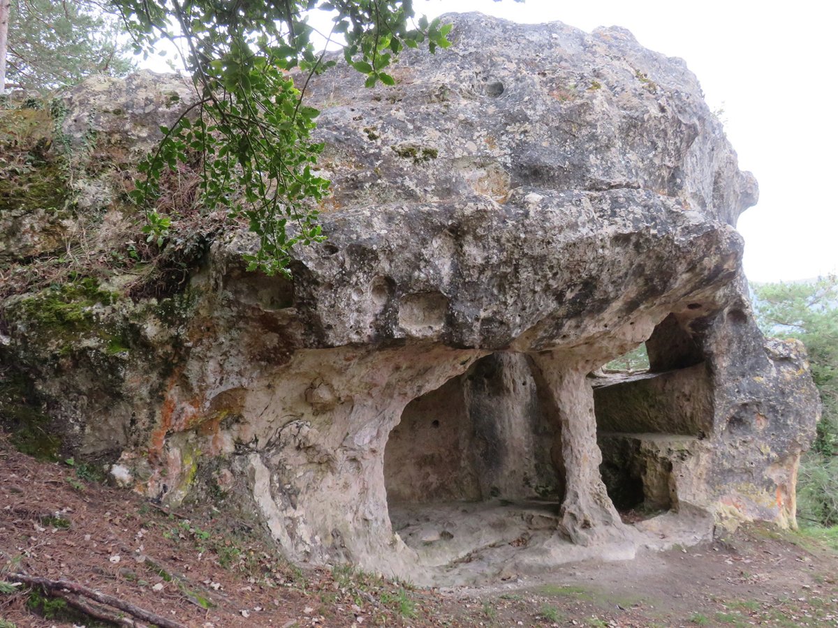 Santiago nekropolia, Pinedo-Gaubea
