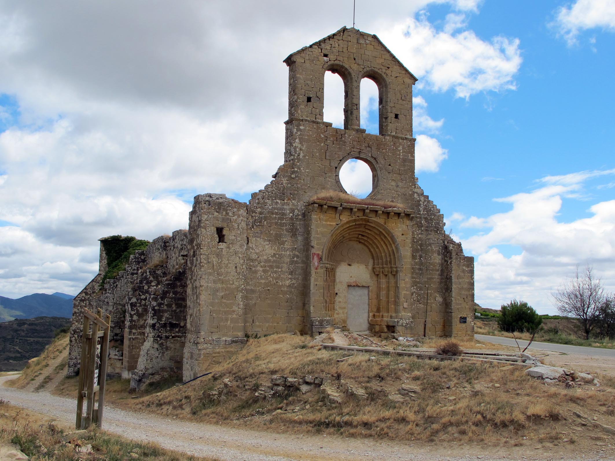 San Migel ermita Uxue aldean