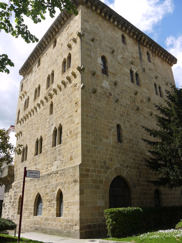 Torre Luzea dorretxea