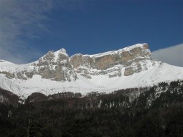 Castillo de Achert igoeratik ikusita
