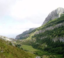 Brenavinto sakonunea eta Alto de la Posad?a lepoa Los Campanarios-en oinean