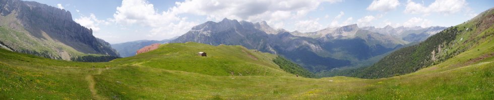 Selva de Ozatik igotzen den bidean dagoen aterpea