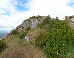 Antzinako gazteluaren murruak gailurrean