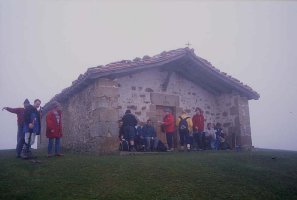 Santa Krutz ermita Oñatin konpondu aurretik