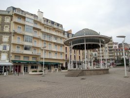 Santa Eugenia plaza eta Kioskoa