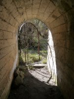 Tunela zeharkatzen du itsasertzeko bideak (marka horiak)