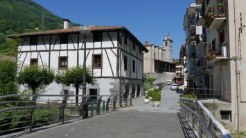 Udaletxea eta eliza, Lizartza