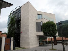 Udaletxe berria, Arama