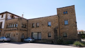 Foruen Plazako eraikinak, Obanos