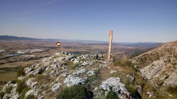 Artzanegi (980m) tontorra, postontzia eta izen-estaka