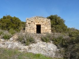 Harrixko etxola, Edesako hegiietan