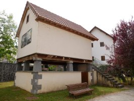 Turismo bulegoa, Garai baten itxurako eraikinean, Aribe