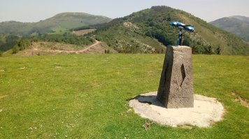 Arbil (434m) tontorra, atzean Lizarreta eta Andutz