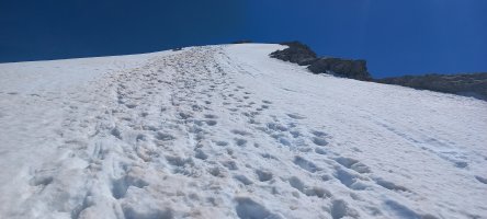 Atxerito (2374m) igoeraren azken maldan