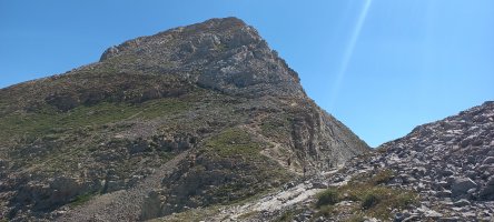 Hiru Erregeen Mahia (2446m) Budogiako lepotik