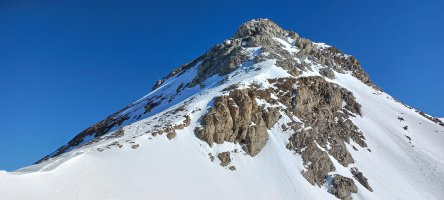 Hiru Erregeen Mahaia (2446m) azken zatiko gandorra.