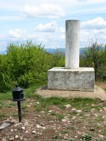 Bustuko Gana, txartelontzia eta erpin geodesikoa