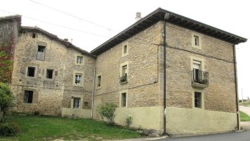 Etxea (Goiko Kalea 26-28) Komunioi-Lantaron