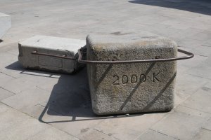 Idi-dematako harriak Astigarragako Foru plazan