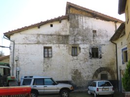 Sarmientotarren Dorrea, Loza-Urizaharra