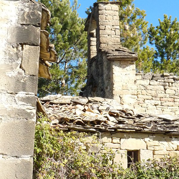 Arangoitiko ermita, erdi erorian