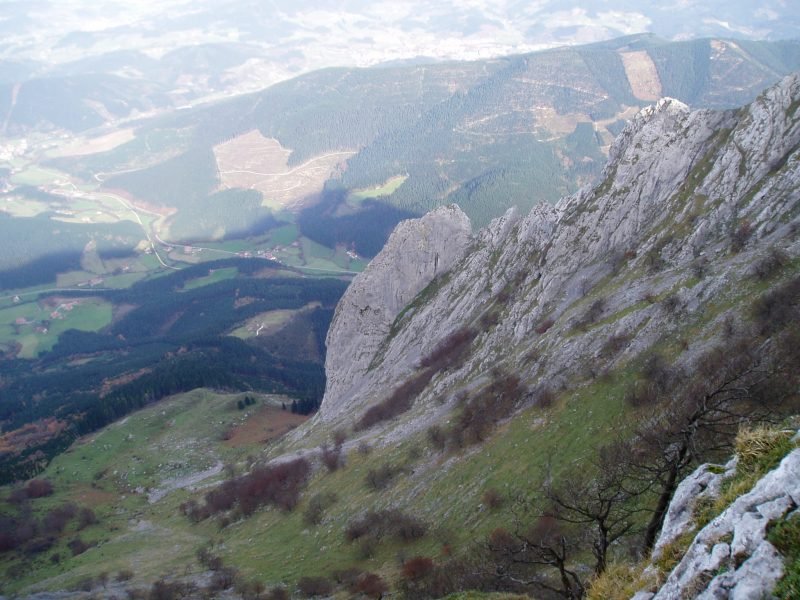 Frailia haitza Elgoin eta Anboto arteko gandorretik ikusita