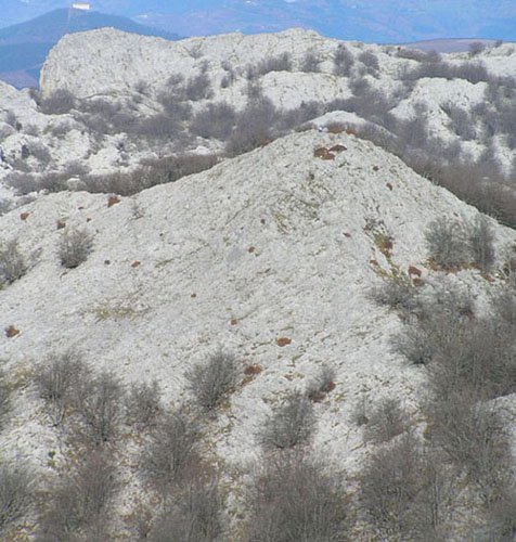 Altipitatx en primer termino desde Ipergorta. Al fondo Axkorrigan
