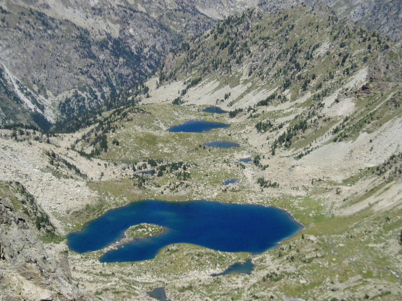 Dellui aintzirak tontorretik ikusita