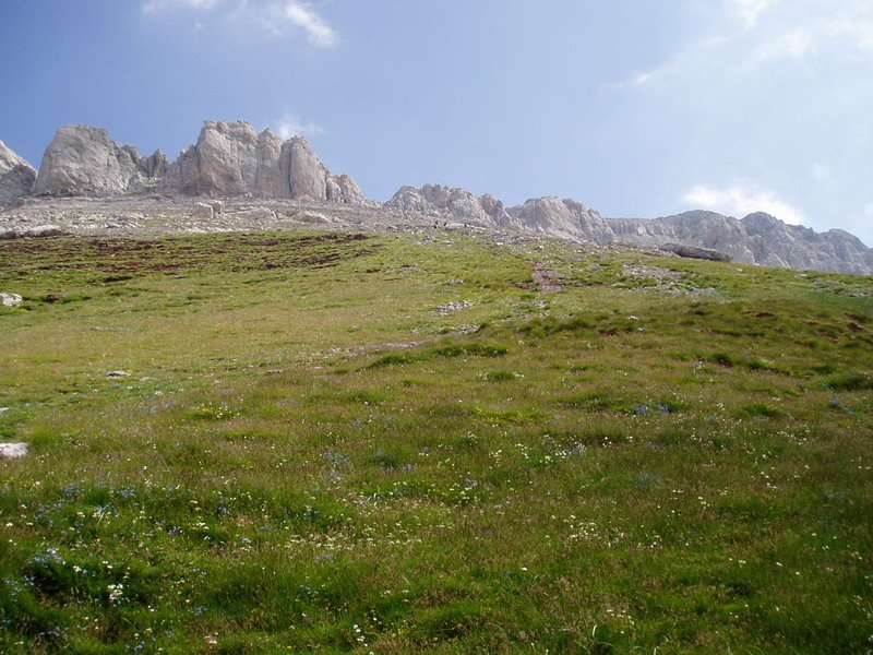 Hego-mendebaldeko hormako atakara igotzen den bidea