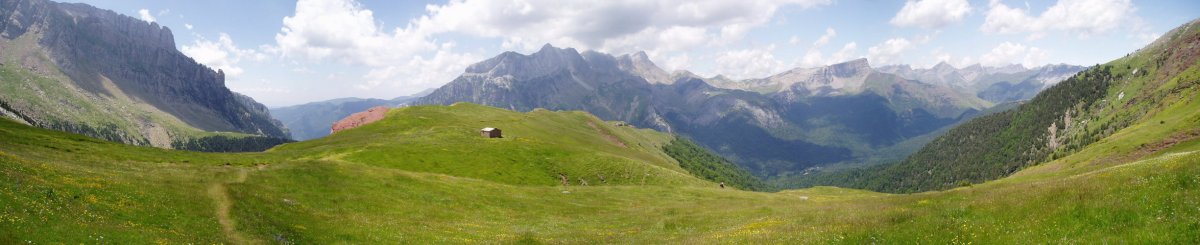 Selva de Ozatik igotzen den bidean dagoen aterpea