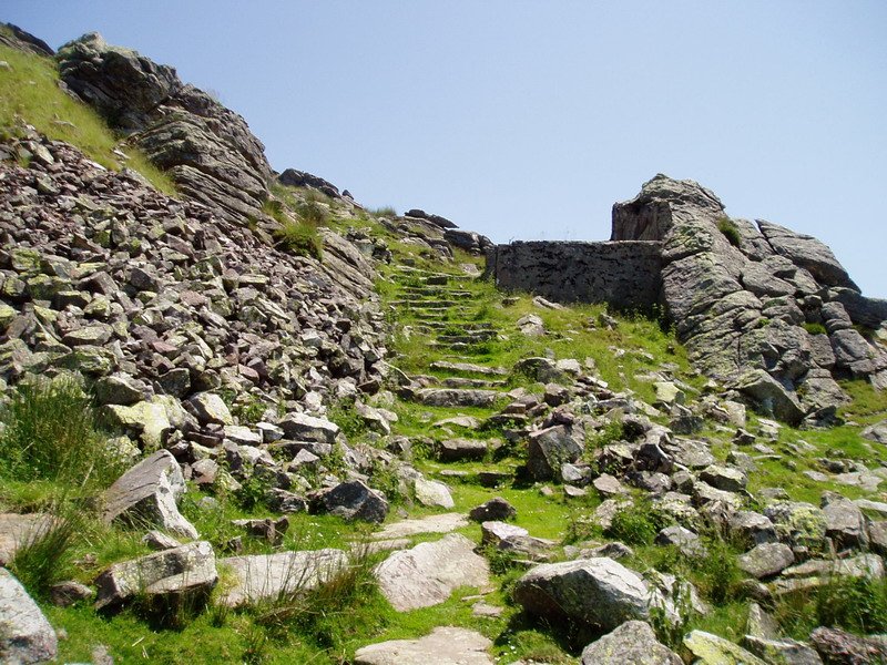 Tontorrera iristeko dauden eskailerak