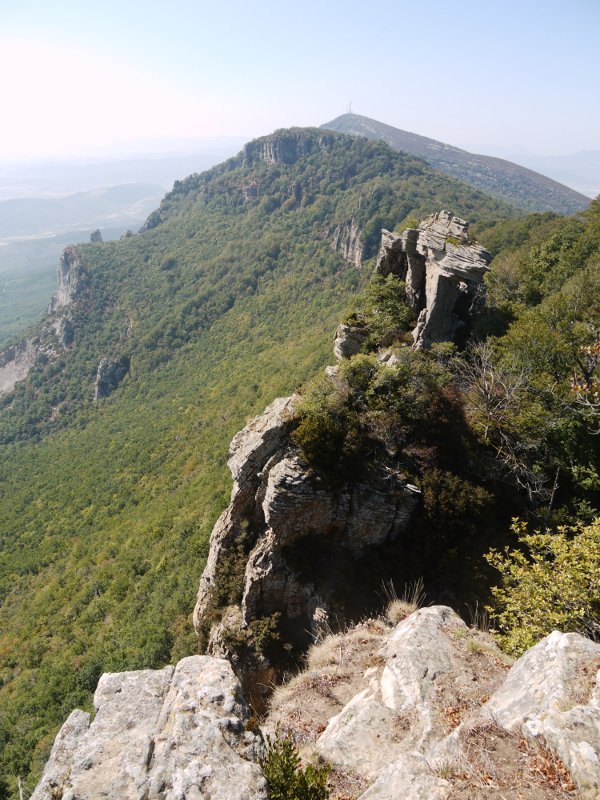 Mendebaldeko bi haitzak. Begiraiozue eskubi aldekoari!