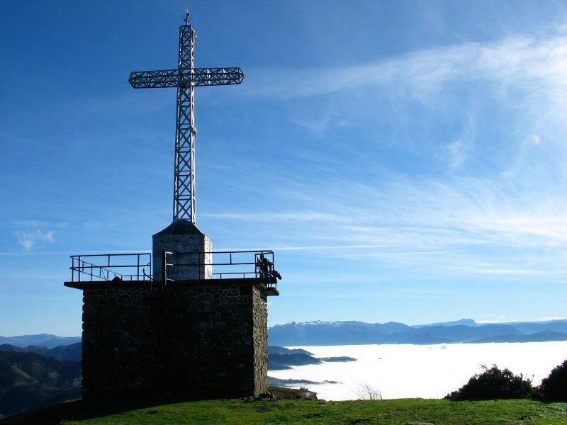 Gurutzea Goierri aldera begira