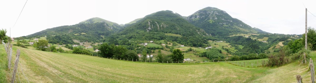 Zabalegi, Larraone eta Larrunarri San Martin ermitaren ingurutik ikusita