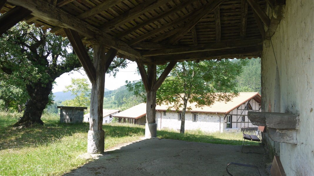 Santixago ermita Nabarniz aldean