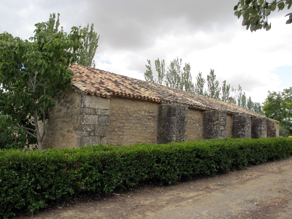 Santa Eufemia ermita Santakara aldean