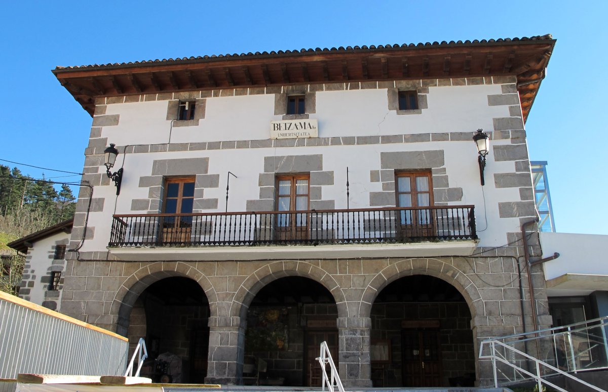 Udaletxea eta Ostatu Zaharra