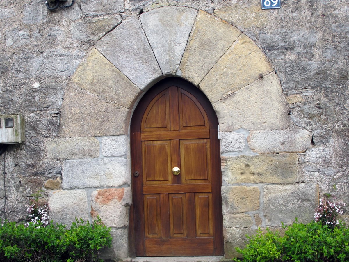 Arantzate Dorretxea, sarrerako atea