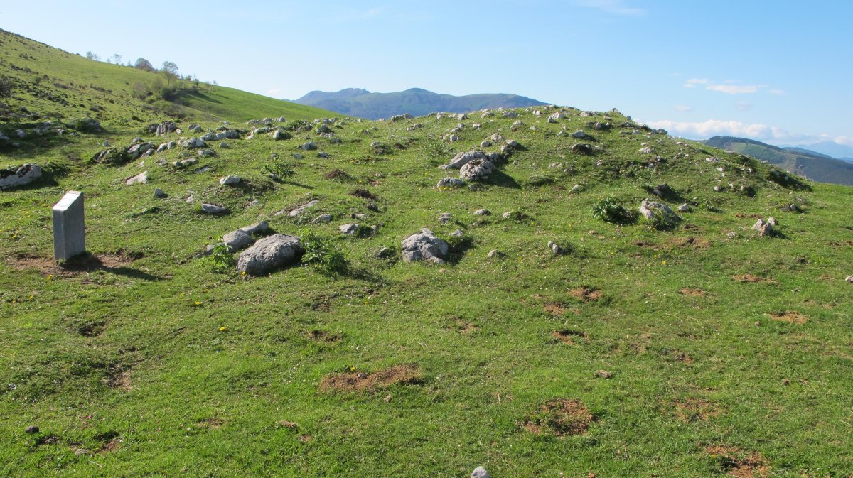 Urruztume IV tumulua