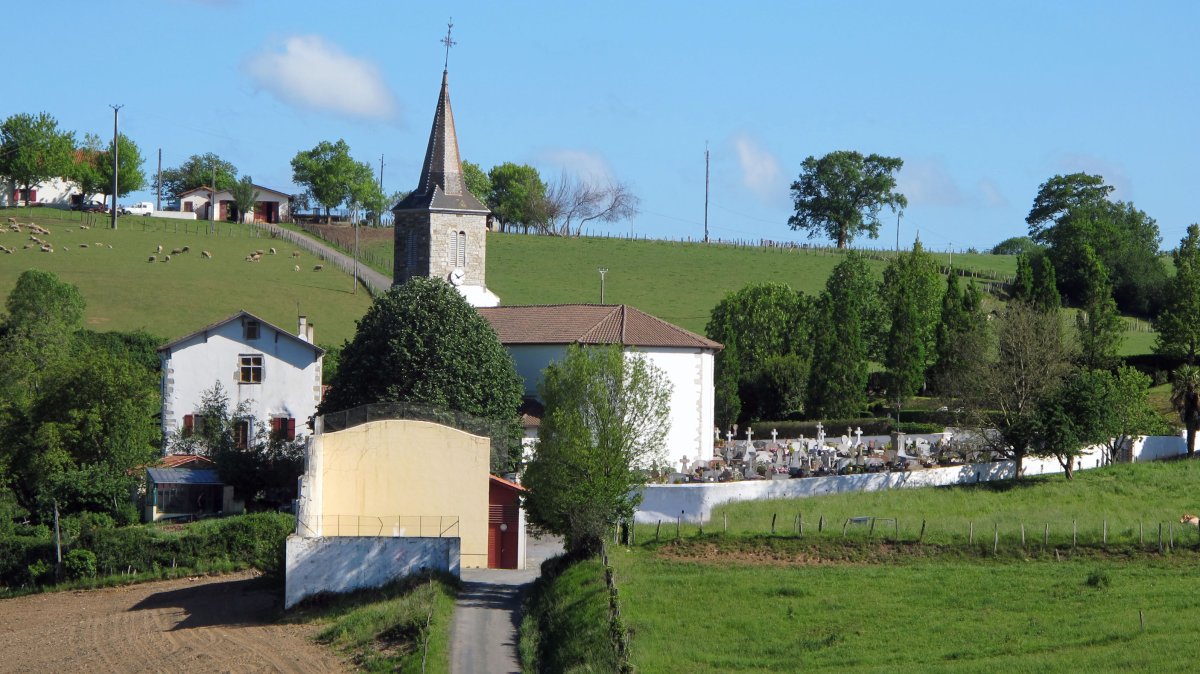 Santa Maria eliza eta hilerria