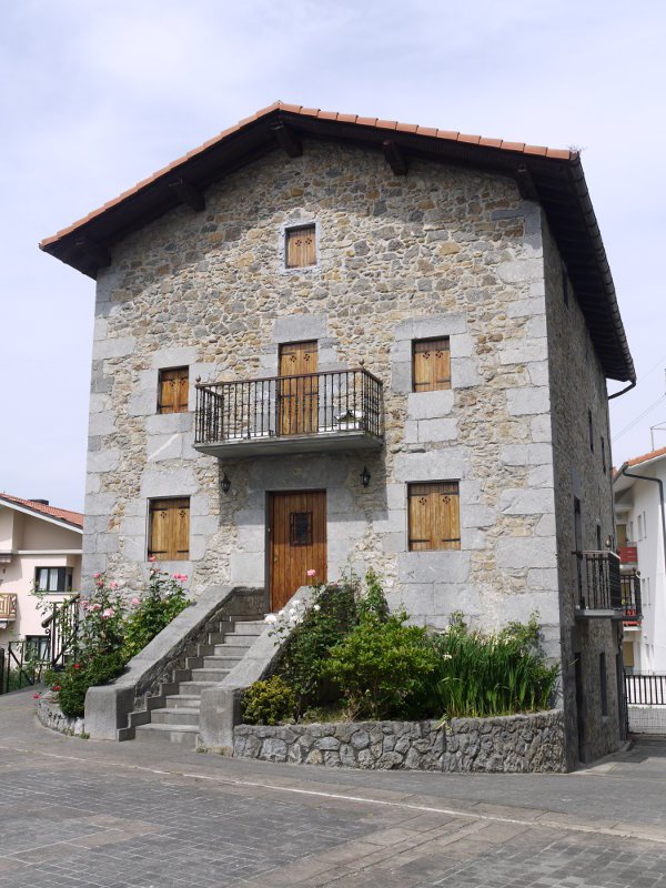 Serorategi etxea Adunan