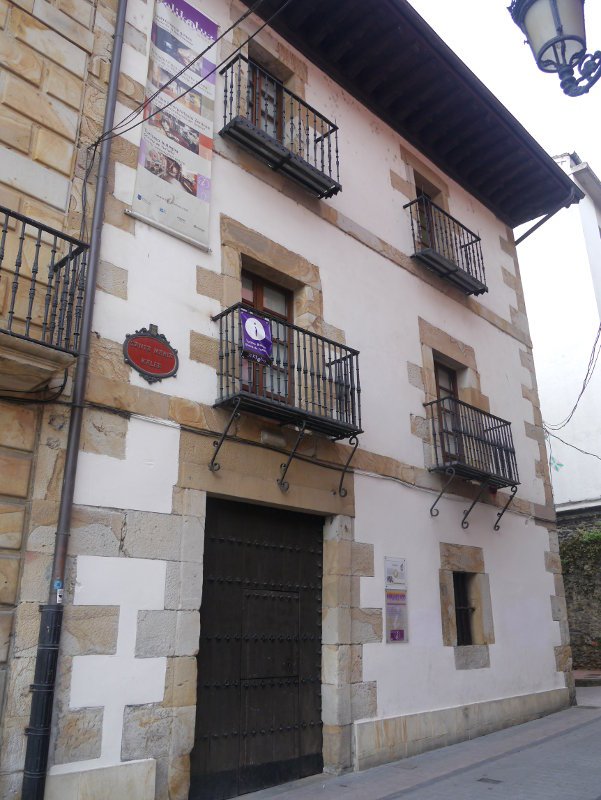 Turismo bulegoa eta D'elikatuz zentroa