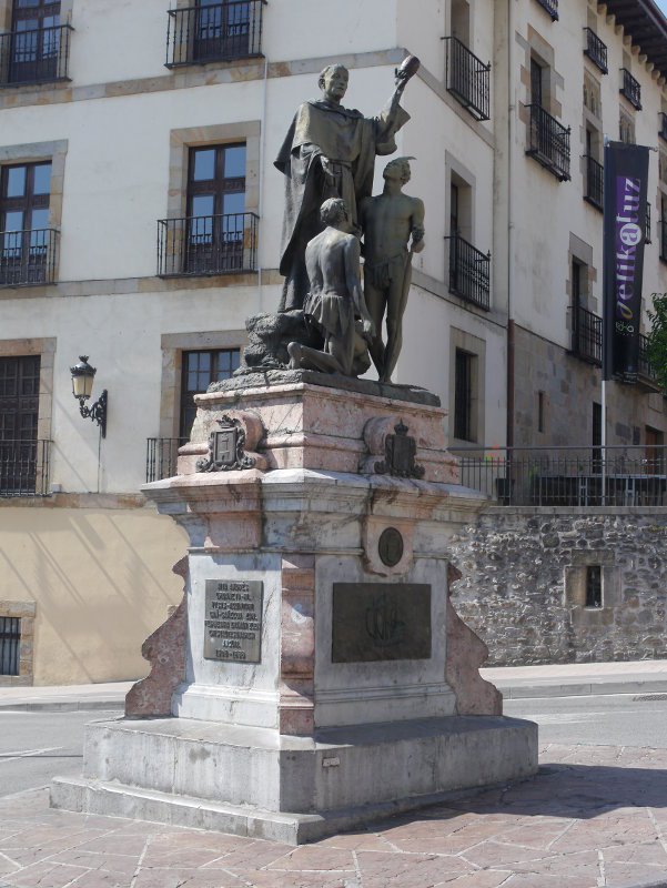 Urdanetaren omenezko estatua