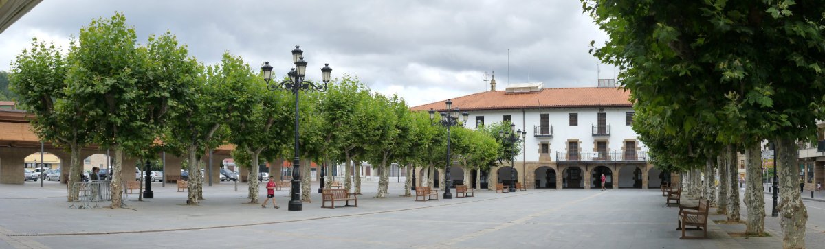 Udaletxe aurreko plaza, Lazkao