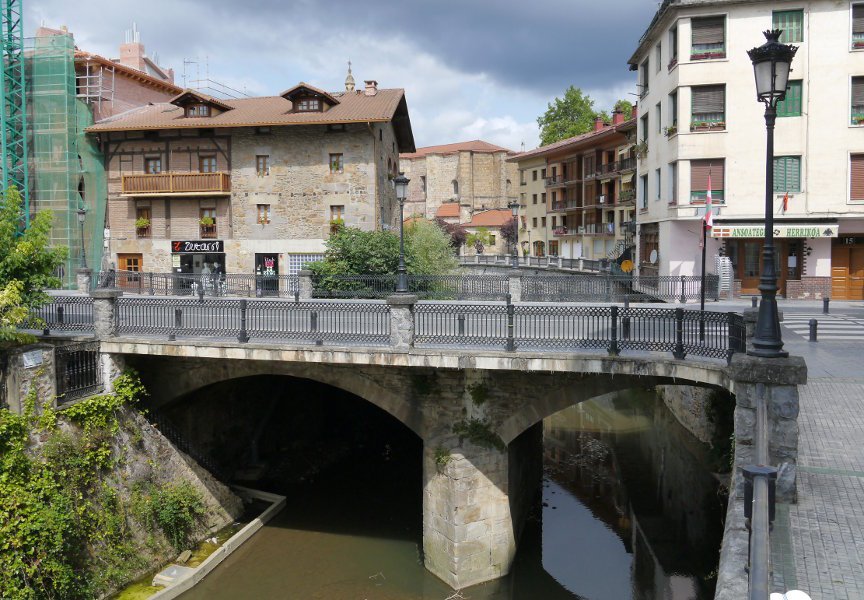 Agauntza gaineko zubia, Lazkao