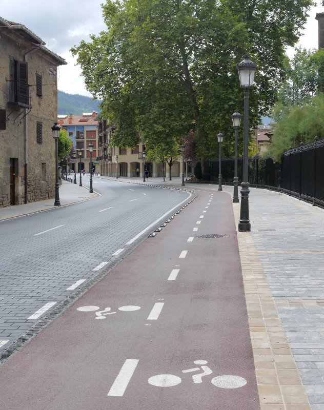 Bidegorria herrigunean, Lazkao