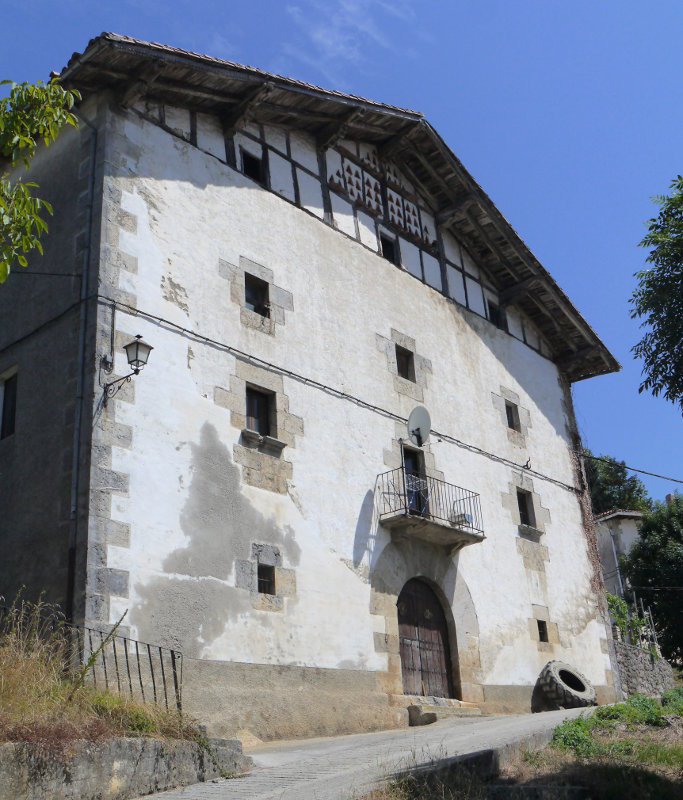 Herriko etxea, Etxarri