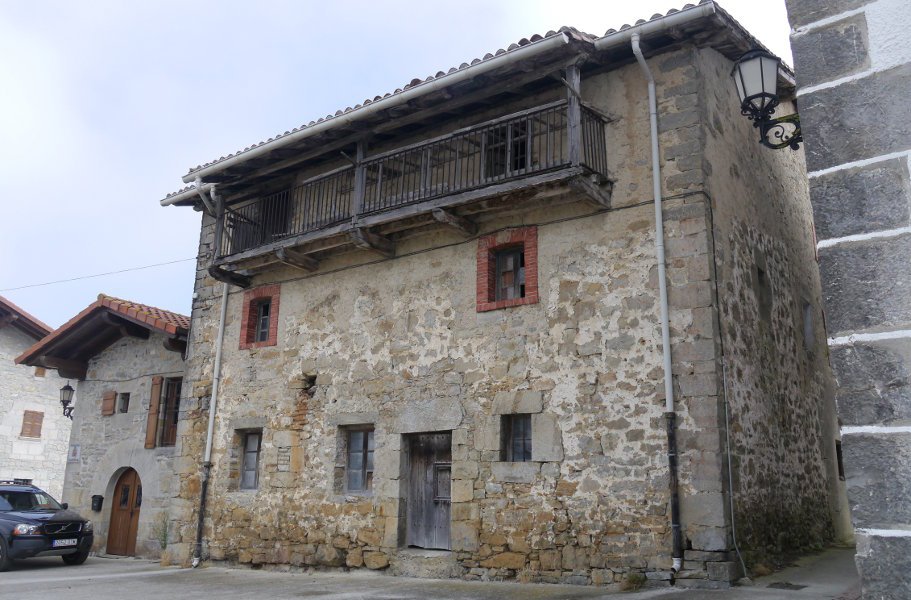 Herriko etxea, Mugiro
