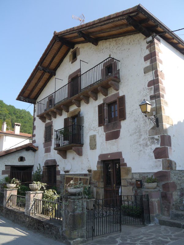 Etxea, Oronoz-Mugairi